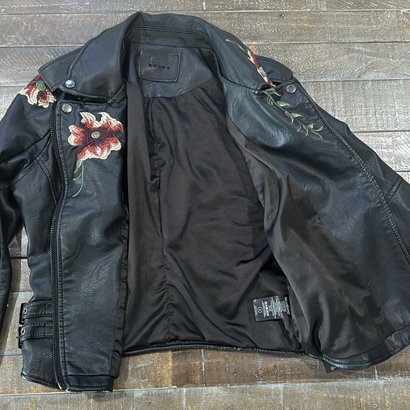 NWT - NYC Black Floral Embroidered Studded Vegan Faux Leather Moto Jacket - S - Picture 12 of 12